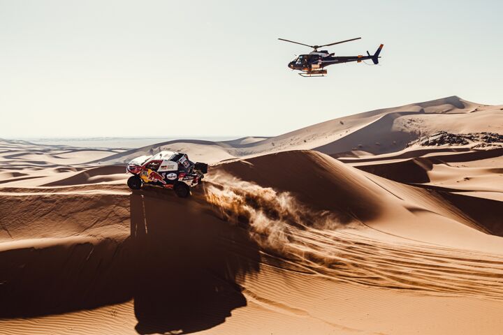 Images en hélicoptère de Nasser lors du Dakar 2021.