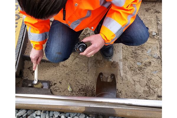 Railwayswitchplate-lubrication-with-biodegradable-Eurol-Lube-PL-S-grease