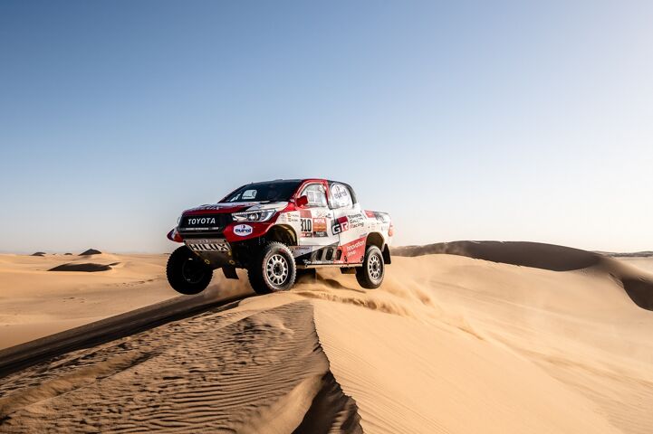 Fernando Alonso de Toyota GAZOO Racing lors de l'étape 8 du Rallye Dakar 2020 avec les lubrifiants Eurol.