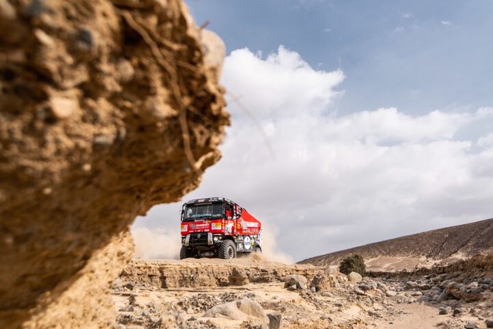 Camion de l'équipe Mammoet Rallysport lors du Rallye Dakar 2019 avec les lubrifiants Eurol.