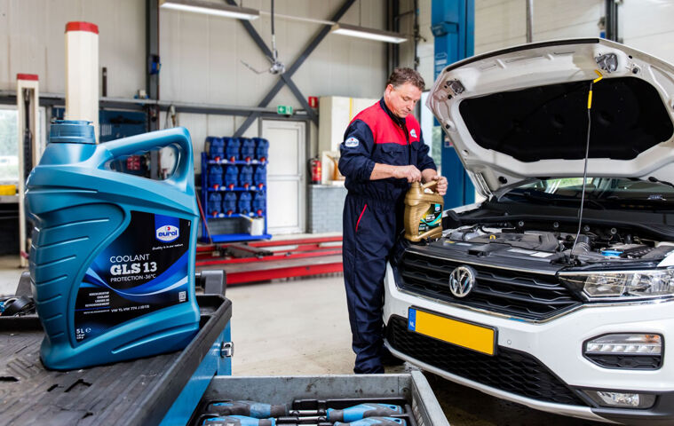 Support with the Eurol Service Point Garage Formula.