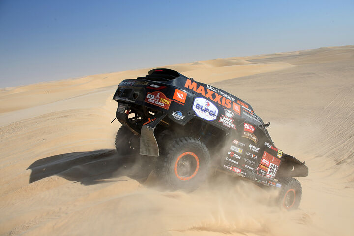 Tim Coronel, Tom Coronel, and Maxxis during Stage 10 of the Dakar Rally 2020.