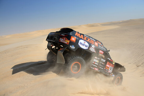 Tim Coronel, Tom Coronel, and Maxxis during Stage 10 of the Dakar Rally 2020.