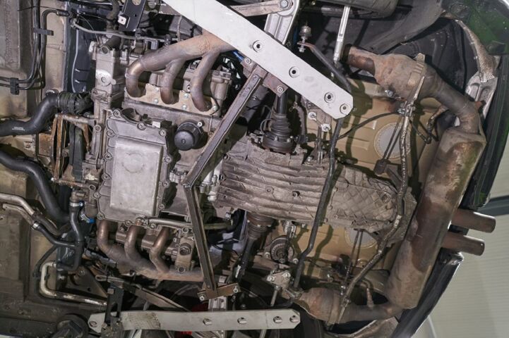 Motor Porsche Cayman de carreras en pista con Eurol Specialty Racing 0W-40.