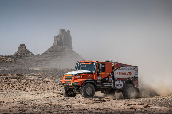 mammoet-de-rooy-iveco-dakar-trucks-2022