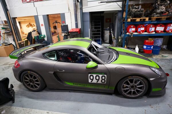 Caso práctico de la línea de carreras Eurol Specialty para Porsche Cayman Racing con aceite de motor 0W-40.