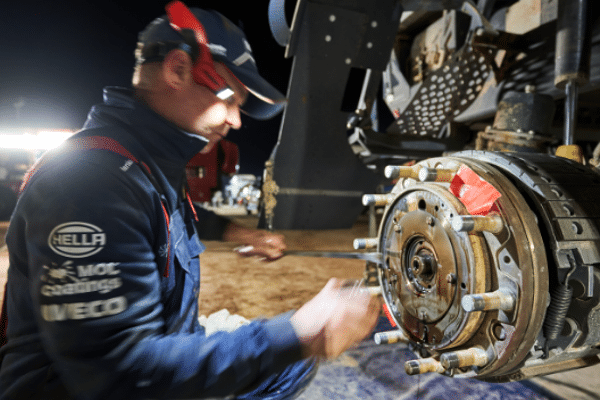 Toyota-Gazoo-Racing-Dakar-Using-Eurol-Specialty-Racing-Line