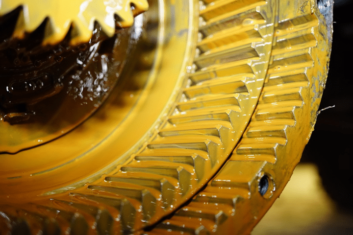 Truckonderdelen van Mammoet Trucks na de Dakar Rally in uitstekende conditie met Eurol Grease CS2103-S.