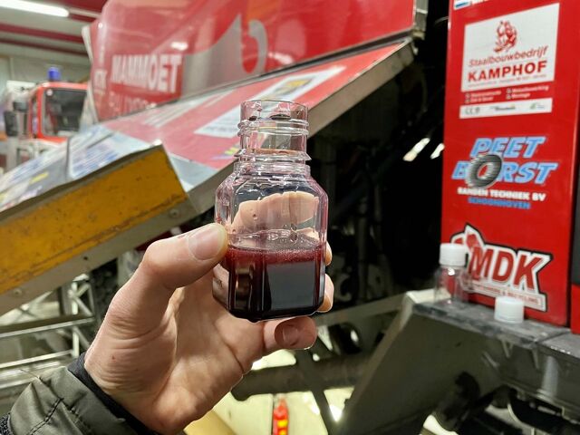 Fluide de transmission automatique Eurol Specialty Racing ATF pour la boîte de vitesses automatique ZF Ecomat du camion de rallye Dakar.