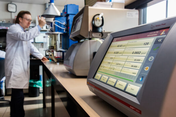 Eurol-Lubricants-lab-R-and-D-quality-check