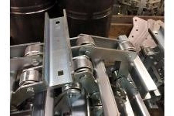 Lubrication-of-the-tracks-of-a-trackedvehicle