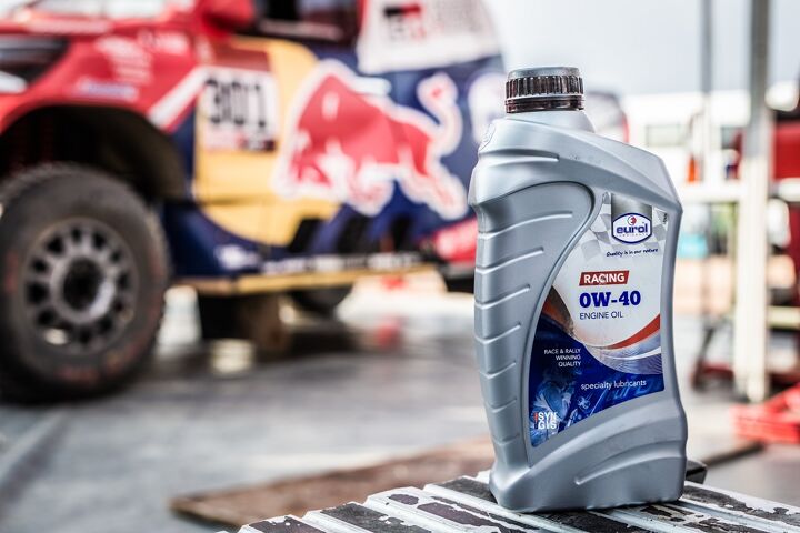 Verwendung von Produkten während der Dakar-Rallye 2021 durch Toyota Gazoo Racing: Eurol Specialty Racing 0W-40 Motorenöl.