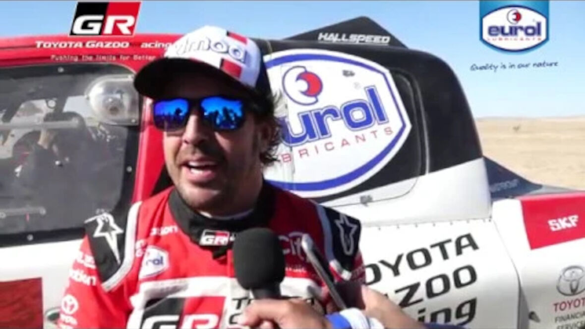 Fernando-Alonso_talking-to-the-press_Toyota-GAZOO-Racing_Dakar-Rally-2020.jpg