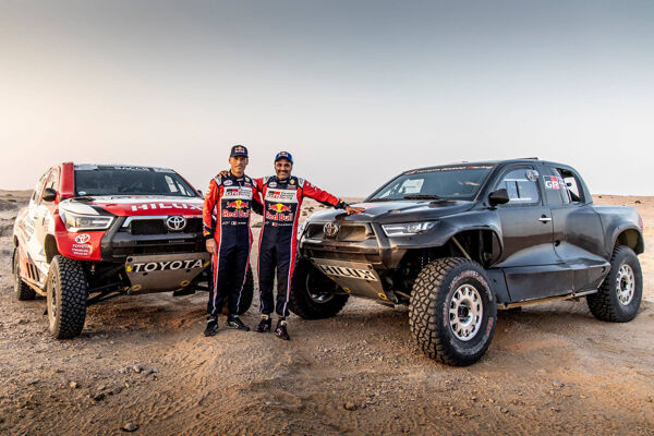 Nasser-Al-Attiyah_Mathieu-Baumel_Toyota-GR-DKR-Hilux-T1+_introductie