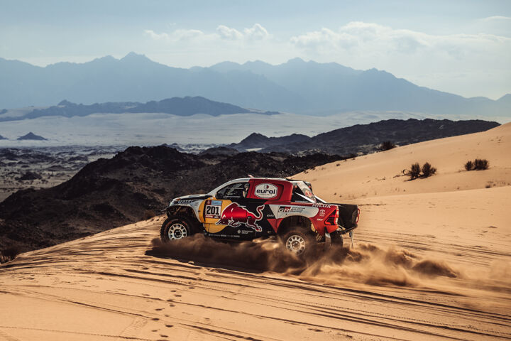 Nasser Al-Attiyah, winnaar van de Dakar 2022 voor Toyota GAZOO Racing met Eurol.