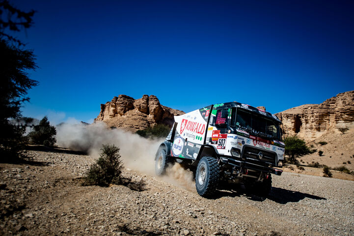 A caminhão híbrido da Equipe Riwald Dakar durante o Rally Dakar 2020 com Eurol.