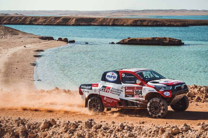 Transmisión y diferencial de la caja de transferencia de la Toyota Hilux 4x4 del Rally Dakar con Eurol Specialty Racing 75W-140.