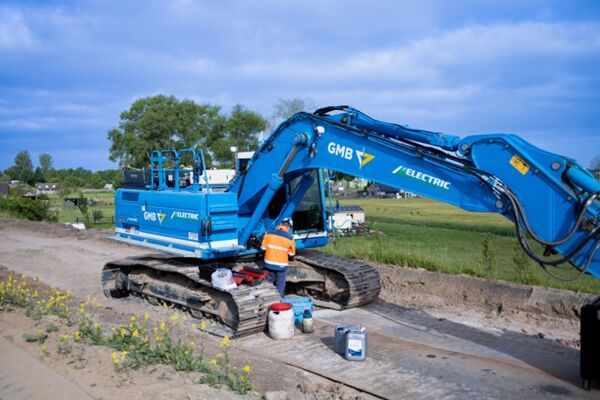 Hydraulic Oil Sampling for Electric Excavator