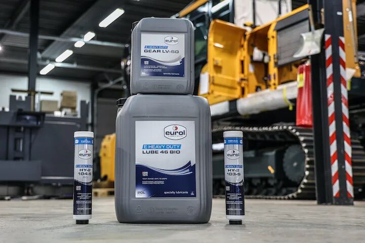 De E Heavy Duty-lijn bestaat zowel uit olie als uit verschillende soorten smeervet, zowel regulier als biologisch afbreekbaar