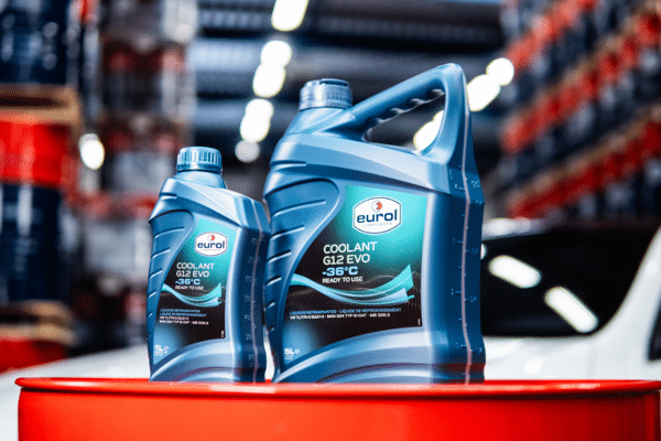 Nuevo refrigerante Eurol Coolant mínimo 36 grados C G12 EVO para vehículos del Grupo VAG